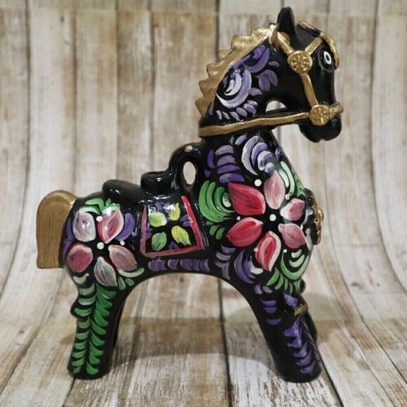 Ceramic Horse Hand Painted Floral Design made in Peru 7.5" Tall - Picture 5 of 6